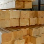 Брус или бревно — что лучше выбрать для строительства?