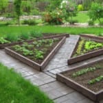 Декоративное оформление сада и огорода