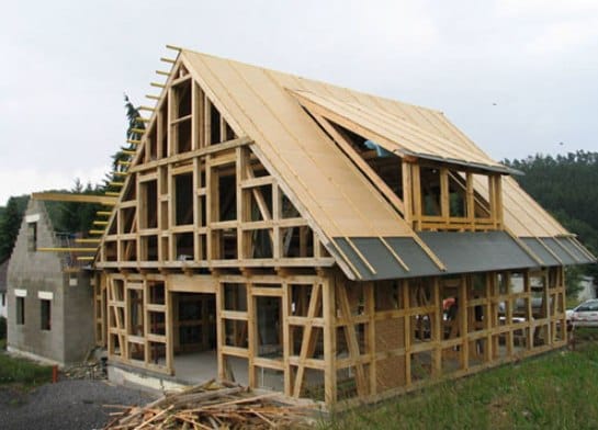 Современный фахверковый каркас (шаг стоек редкий за счет большой толщины)