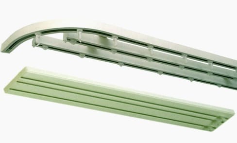 Пластиковые трехрядные настенный и потолочный карнизы                                         