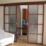 Межкомнатные раздвижные двери: разновидности и особенности установки