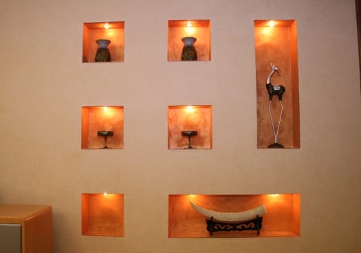 Ниши с подсветкой для коллекции керамики