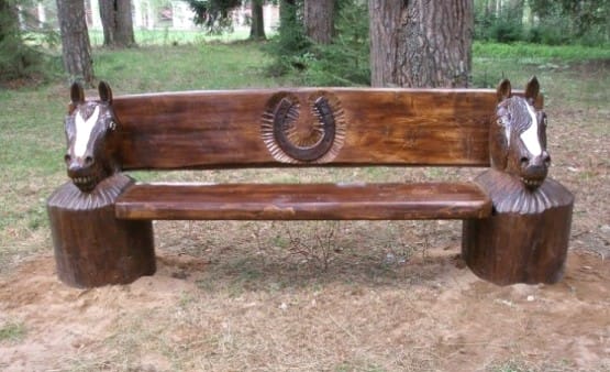Садовая скамейка с элементами скульптурной резьбы по дереву
