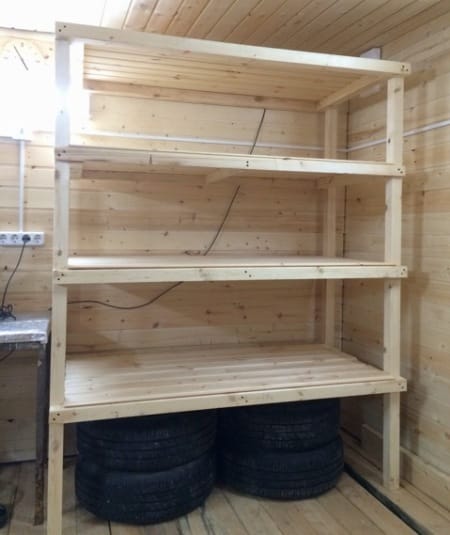 Фото №7 Колеса под стеллажом – компактно и просто